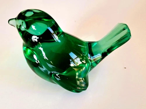 Fenton  Bird Figurine Emerald Green   Oval Mark    4"