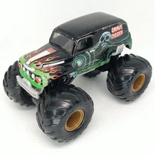 Spin Master Monster Jam Grave Digger Truck Retro Edition 1986 Design Diecast 