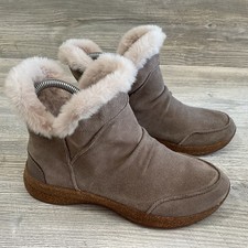 Taos Future 14066 Suede Faux Fur Lined Pull On Booties Boots Womens Size 6 NEW