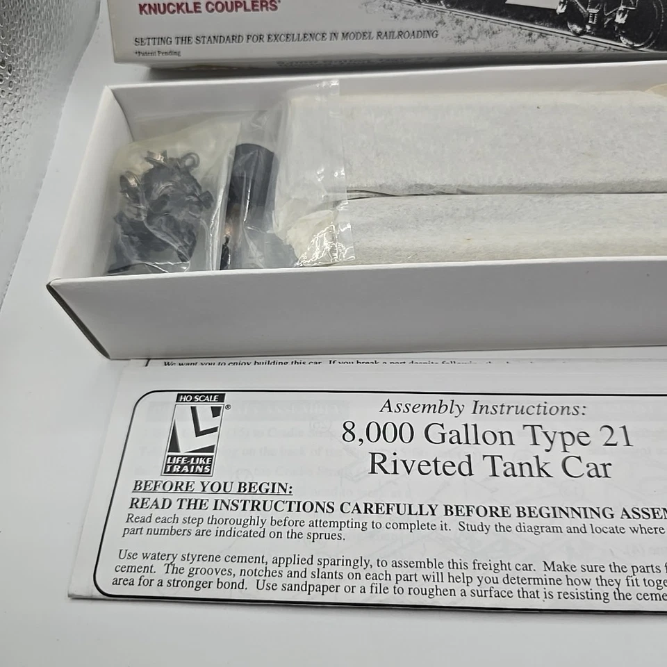 Life-Like HO Scale Proto 2000: 8,000 Gallon Tank Car Series #21283 Shell #1453 - Image 4 of 4