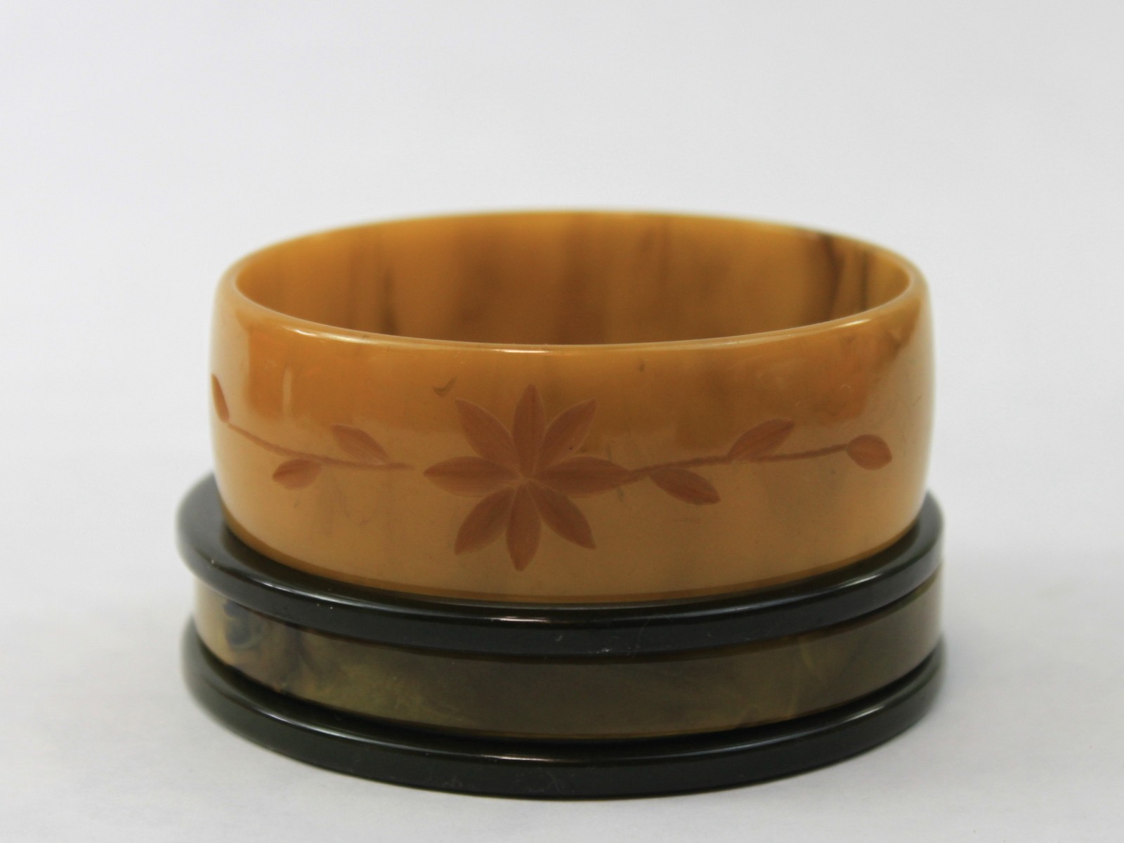 Bakelite Bangle Stack Set Spinach Swirl Mississip… - image 1
