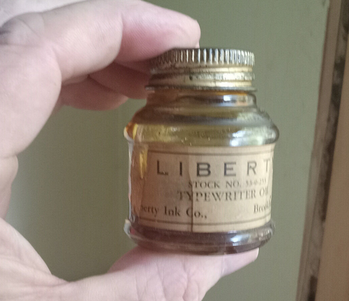 LIBERTY TYPEWRITER OIL BROOKLYN,NY LABELED 1920s BOTTLE WITH METAL LID - Picture 6 of 6