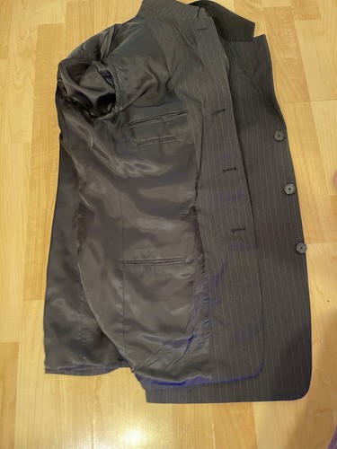 Men’s Kenneth Cole – 32" long 38" wide-Black W/ Grey Pin Str/Blazer/Suit Jacket - Picture 4 of 12
