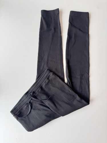 Pantalones deportivos Aritzia TNA de algodón negro tejido gofre, talla M - Imagen 4 de 12