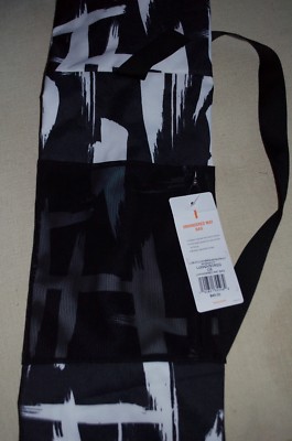 Sac à Dos Pour Tapis De Yoga Lucy Activewear – Noir Et Blanc – Avec Sangles – Neuf