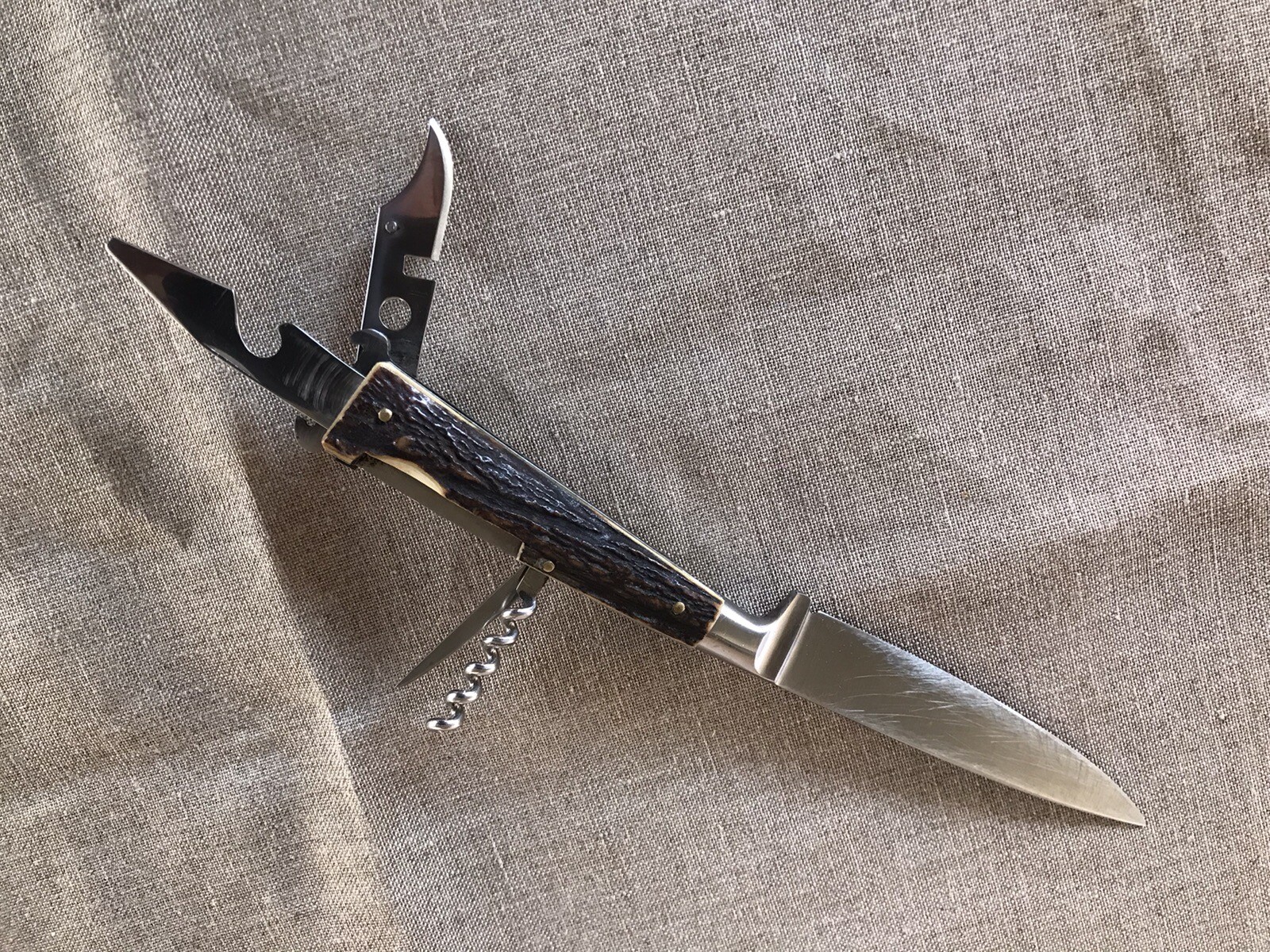 Vintage Gamekeepers Knife with fantastic Stag scales Fixed Blade