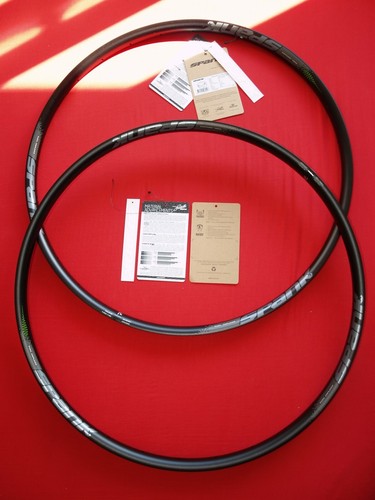 2X Spank 24 vibrocore TUBELESS Flare CERCHIONI 29\