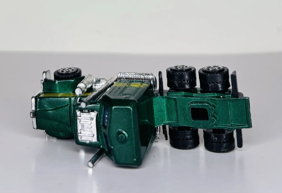 Remolque semirremolque modelo diseño verde semicabina rayas amarillas T6 escala 1:87 Hos Foto 4 de 4