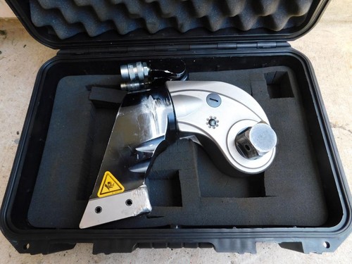 SPX FLOW TWHC6 1-1/2" DRIVE HYDRAULIC TORQUE WRENCH RATED AT 6,000 FT/LBS TORQU