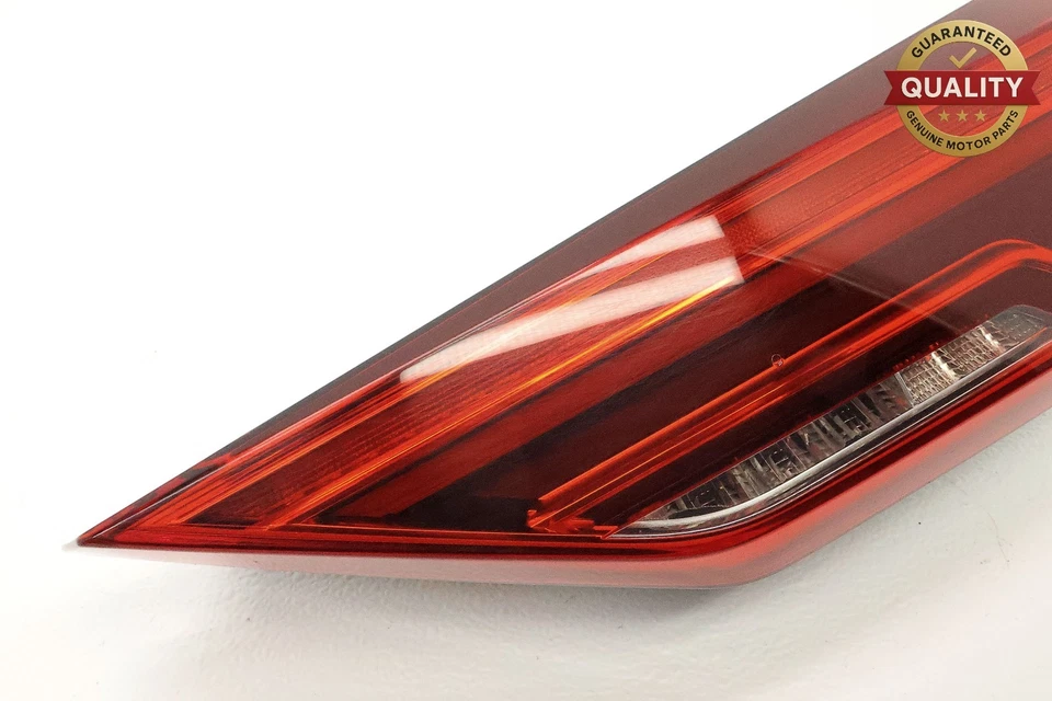 AUDI Q3 2019-2024 TRASERO DERECHO PASO LADO LED INTERIOR LUZ TRASERA OEM 83A945094B Foto 3 de 4