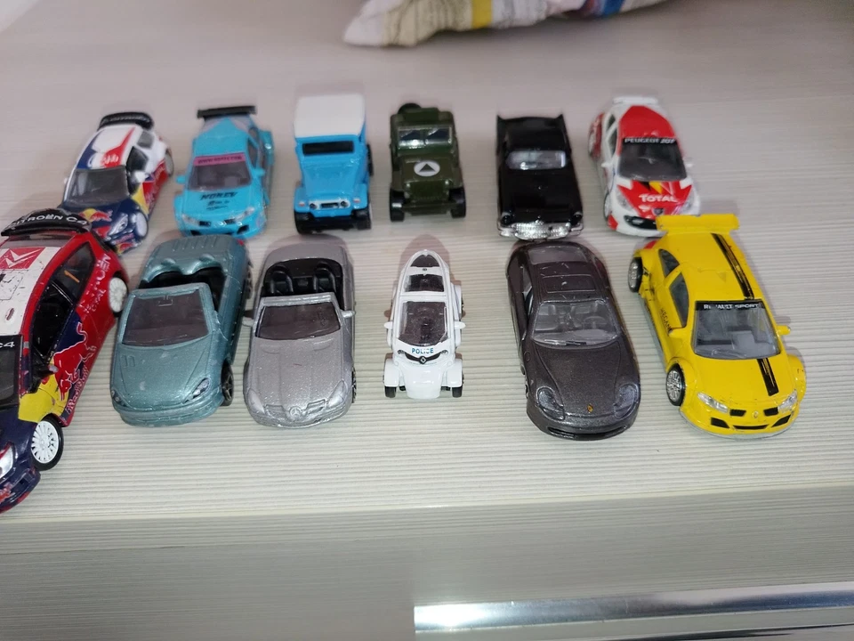 Lotto 12 Modellini Misti Burago Hotwheels Solido Giocati Vedi Bene Le Foto - Immagine 2 di 4