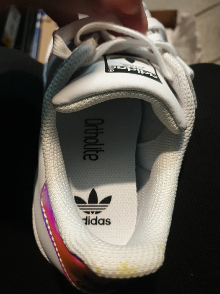 Adidas AQ6278 Niños Blanco Superstar J Holograma Iridiscente Puntera Almeja Zapatos Talla 7 Foto 2 de 4