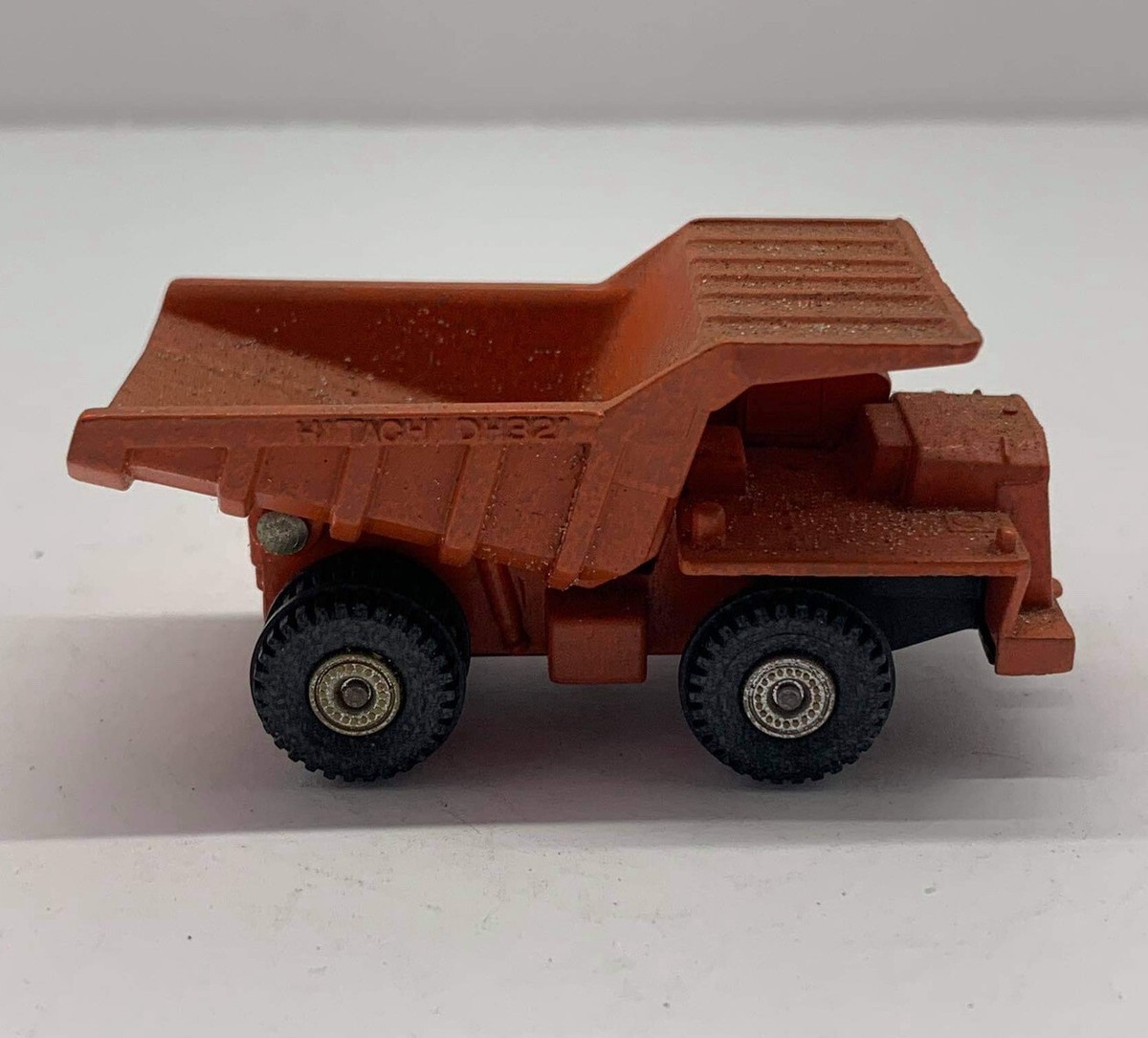 TOMICA POCKET CARS #59 HITACHI DUMP TRUCK DH321 1:117 DIECAST TOMY