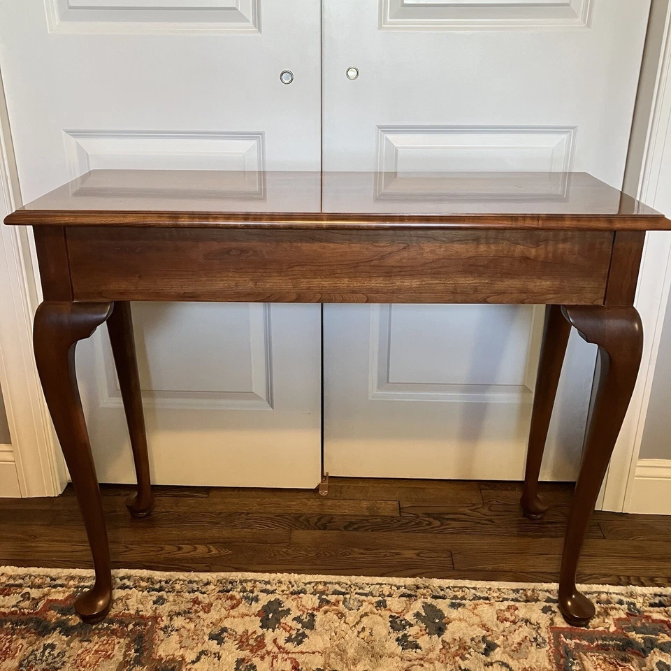 "Sofá Leopold Stickley Cherry 1986 de colección consola mesa de entrada 2 cajones 38"" de ancho x 15"" de profundidad" Foto 2 de 4