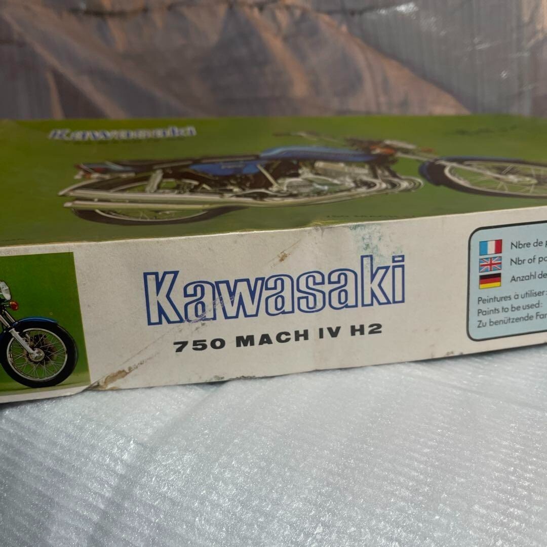Kawasaki 750 MACH IV H2 Heller 1/8 Plastic Model Kit Unassembled