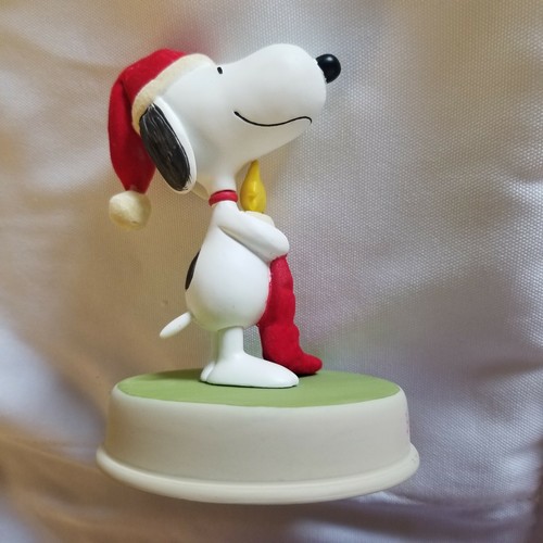 Hallmark Peanuts Figurine - Happiness Is A Full Stocking - Picture 3 of 4