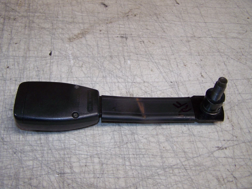 Nissan Máxima 1999 cinturón de seguridad de fábrica lado del pasajero delantero derecho hebilla de recepción Foto 2 de 2