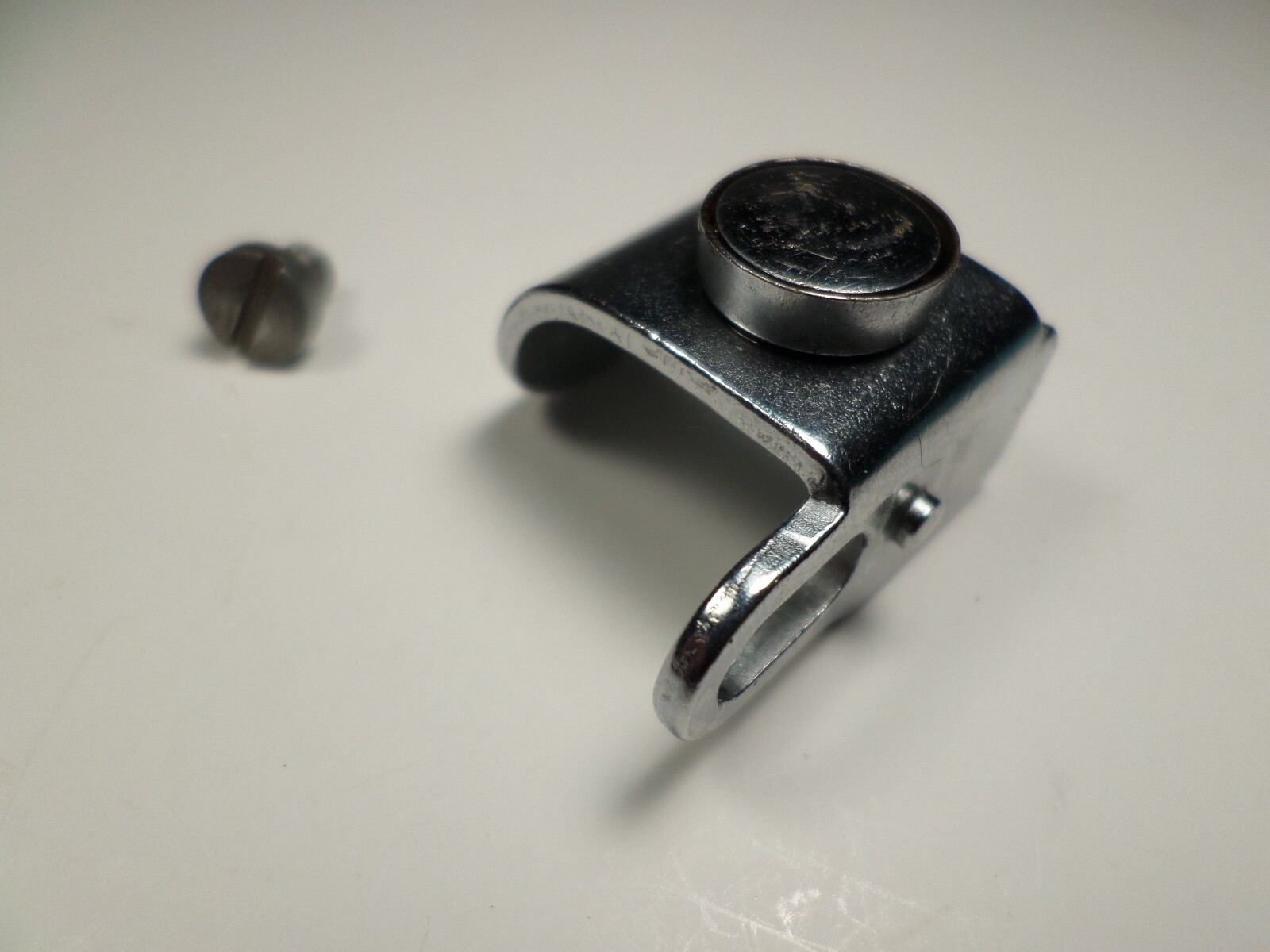 Vintage SINGER 328K THREAD GUIDE for bobbin winder part 179631 eBay