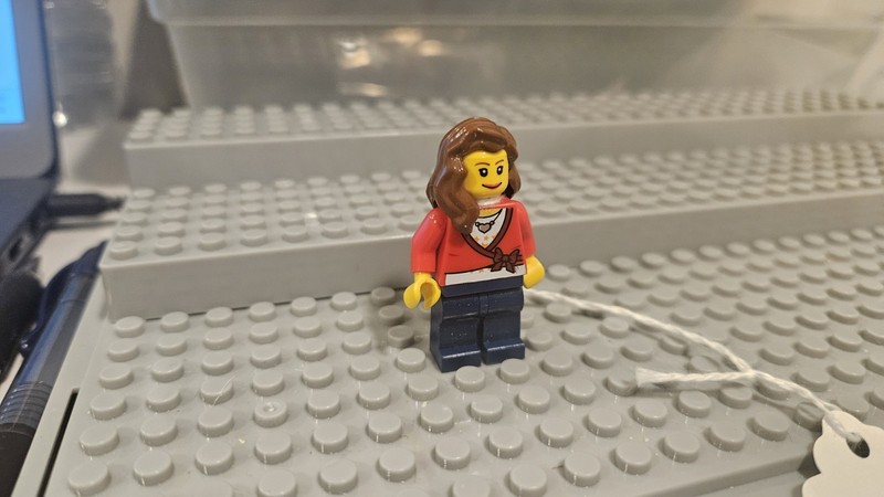 Lego MINIFIGURE- City Female Cty0143 Sweater Cropped W Bow Dark Blue Legs. Lot80