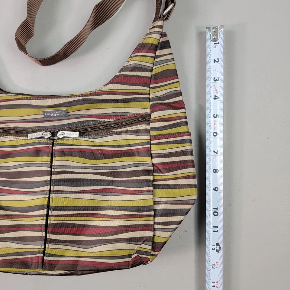 Bolso estilo hobo Baggallini a rayas Java múltiples compartimentos con cremallera correa ajustable Foto 4 de 4