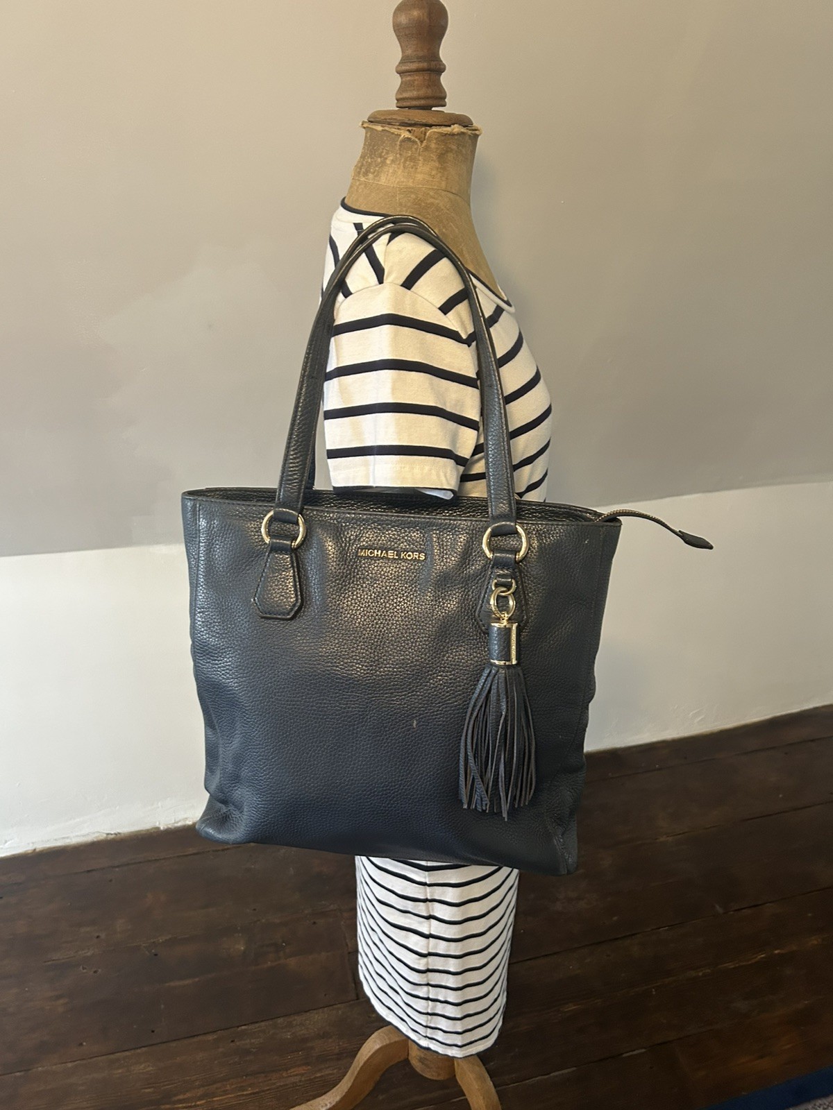 Michael Kors Bedford Large Pebbled Leather Tote Bag in a dark navy blue 80014