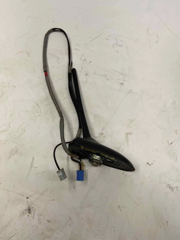 Antena TOYOTA RAV-4 09 10 11 12 - Imagem 2 de 2