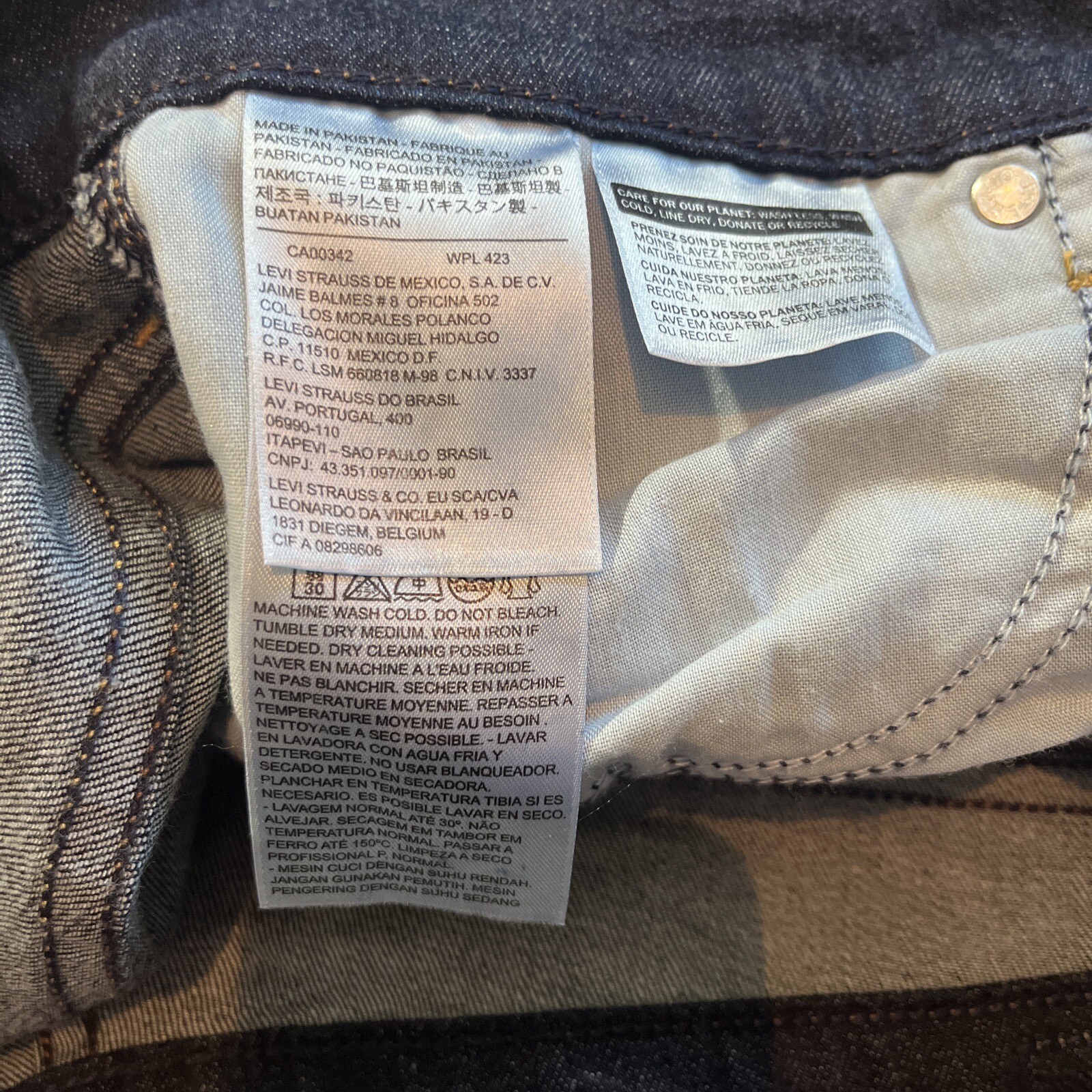 Womens Levi’s Shorts Size 14 Dark Wash Denim Waist 34 - View 6