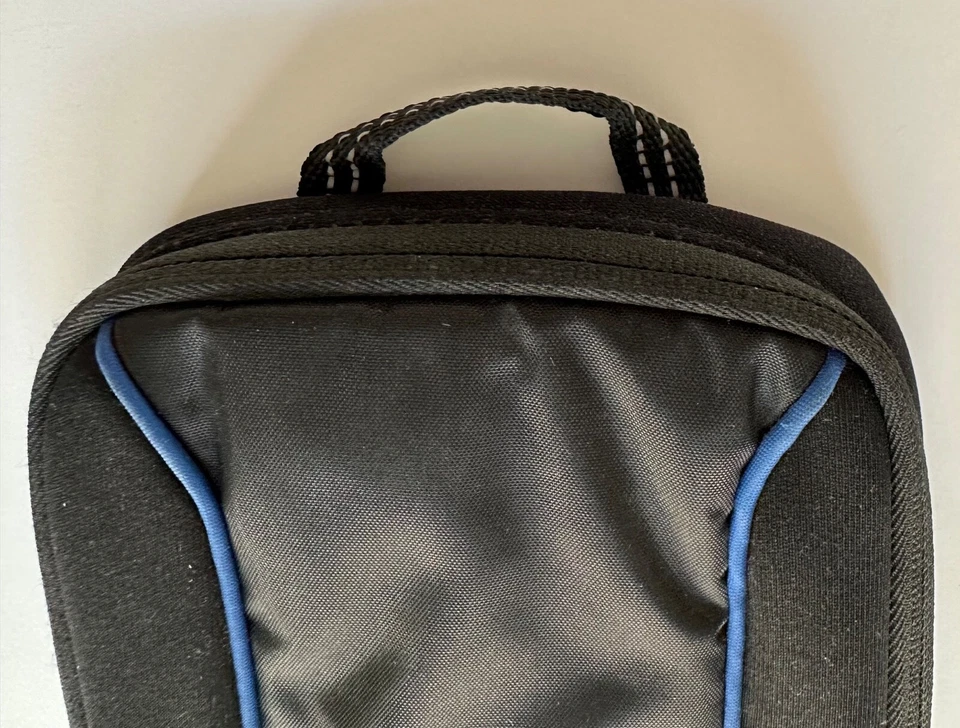 Estuche con cremallera CASE LOGIC para accesorios de computadora con compartimentos de malla - 8" x 6" Foto 3 de 4