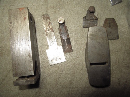 4 vintage small wood planes 3 Stanley tools & 1 unbranded # 16 aluminum - Picture 9 of 16
