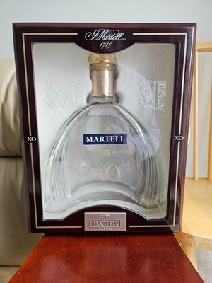MARTELL XO COGNAC FONDEE EN 1715 SOUVENIR / MEMORABILIA BOTTLE IN ORIGINAL CASE
