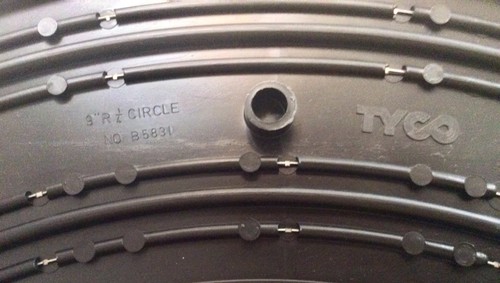 TYCO HO EIGHT (8) SLOT CAR CURVED YELLlOW STRIPES TRACK 9” R 1/4 CIRCLE CURVED - Picture 7 of 7