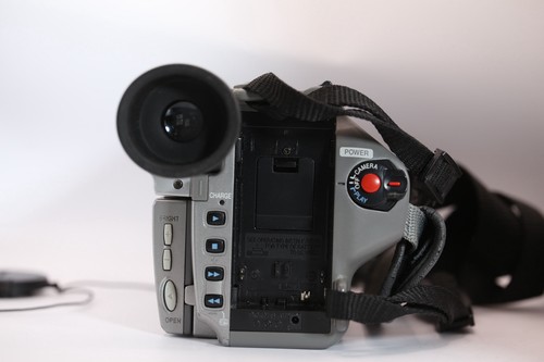 Canon ES8100V Hi8 8mm Video Camcorder Camera Untested Parts/Repair - Picture 7 of 9