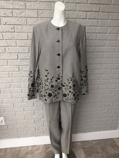 Alfred Dunner Women  s Floral Embroidered Herringbone Collarless Pant Suit Size 1