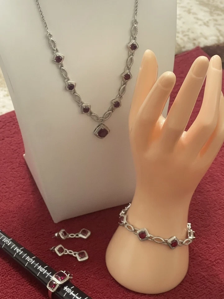 Conjunto de collar de diamantes blancos rubí de laboratorio rodio sobre latón Foto 4 de 4