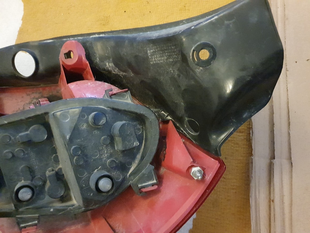 RENAULT CLIO III Rear Left Side Tail Light LHD 89070837 8200459962 