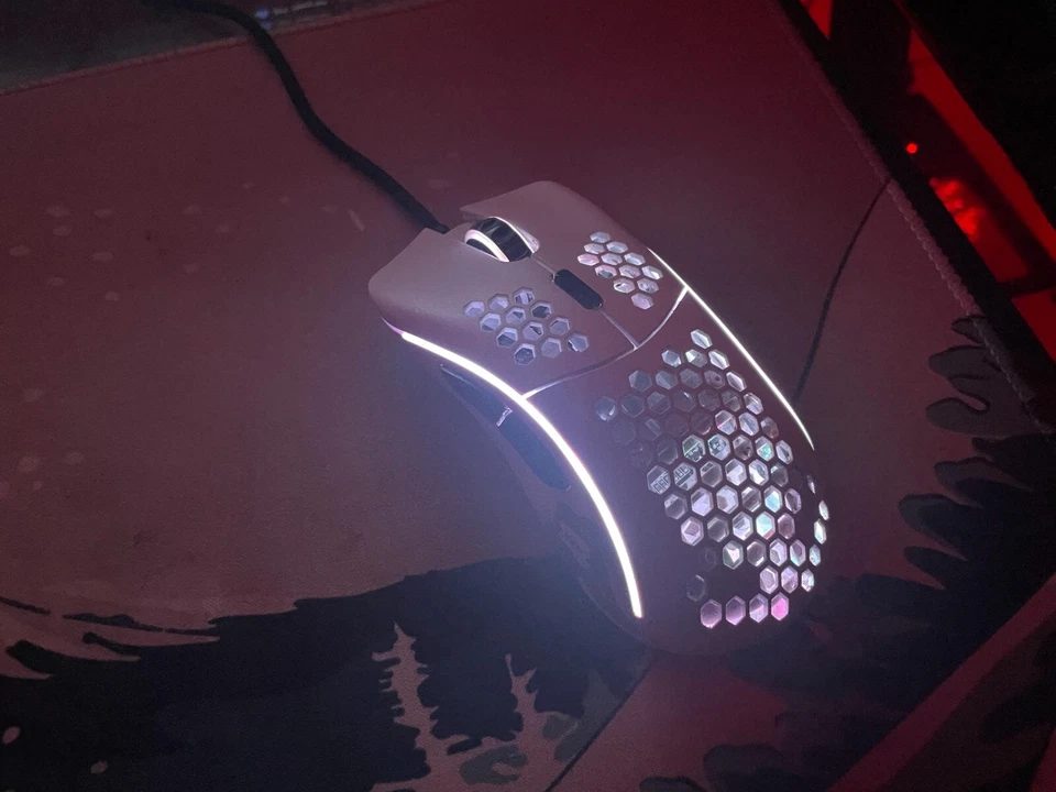 paquete de configuración de juegos, pc gaming amd ryzen, glorioso modelo d, monitor, teclado Foto 4 de 4