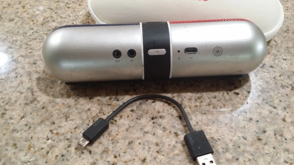 Beats by Dr. Dre Pill 2.0 Sistema Inalámbrico Bluetooth Altavoz Color Azul/Rojo Foto 4 de 4