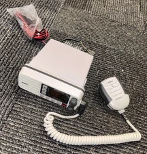 Free Shipping! Uniden Solara DSC VHF 2-Way Marine Radio Transceiver Submersible