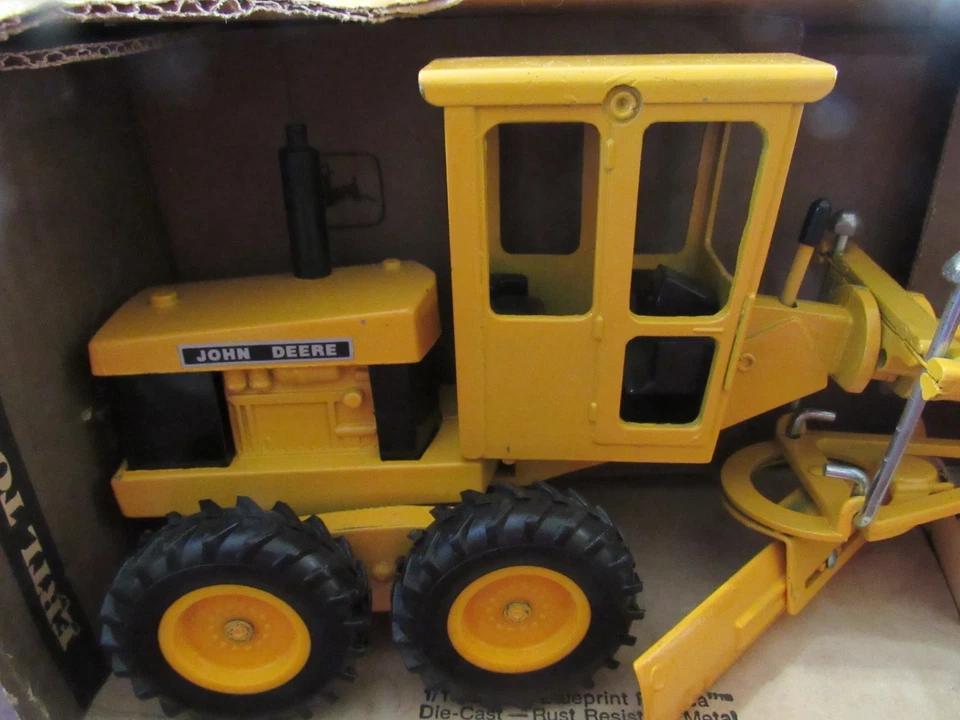 ERTL 1/16 #504 VINTAGE (PRE BAR CODE) YELLOW TOP JOHN DEERE MOTOR RADER - NIB - Image 3 of 4