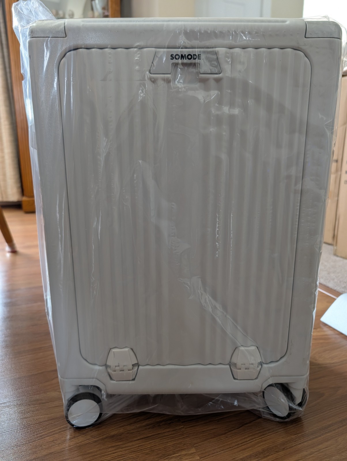 22" Airline Approved Carry-On Luggage, Aluminum Frame USB Laptop Pocket Suitcase