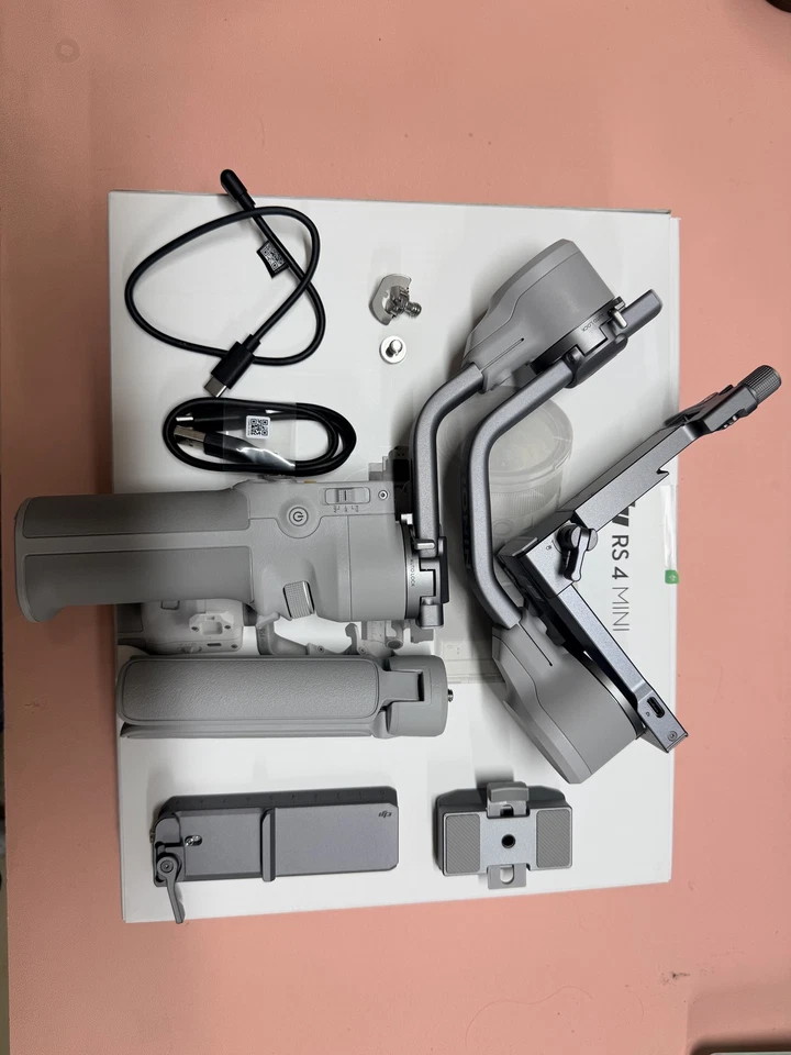 DJI RS 4 Mini Combo - Gimbal Stabilizer for Camera; Intelligent Tracking - Open - Image 2 of 4