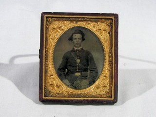 CIVIL WAR TINTYPE UNION SOLDIER WITH PISTOL 2 3/4" X 3 1/4"
