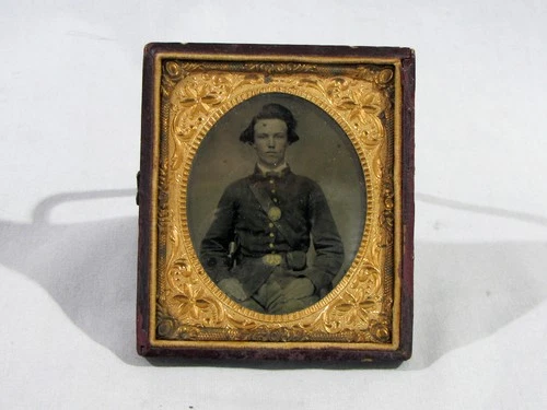 CIVIL WAR TINTYPE - UNION SOLDIER WITH PISTOL - 2 3/4" X 3 1/4"