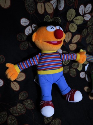 ernie kaws