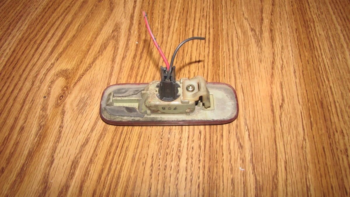 1986-1989 Nissan 300ZX Rear Side Marker Light Assembly RH