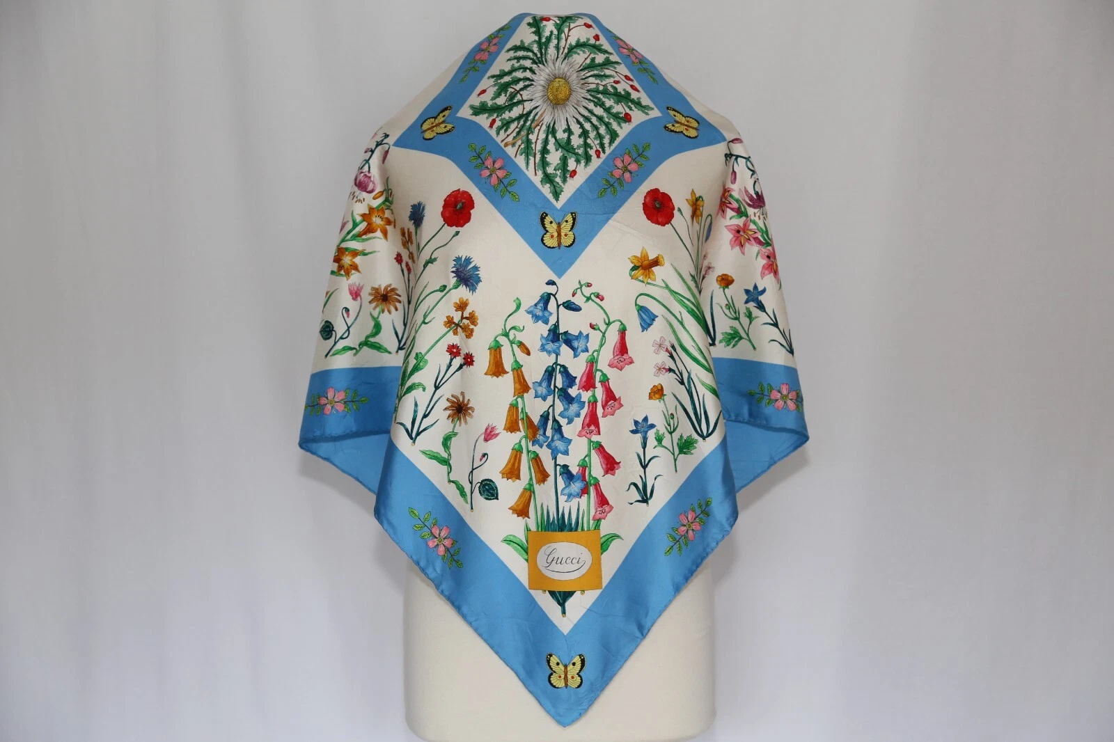 Authentique écharpe Gucci années 80 luxueuse en sergé de soie lourde vintage papillon floral