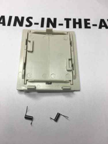 LIONEL 3472 3482 6472 6482 MILK CAR DOOR AND SPRINGS 3472-46 EGGSHELL NEW USA - Picture 5 of 7