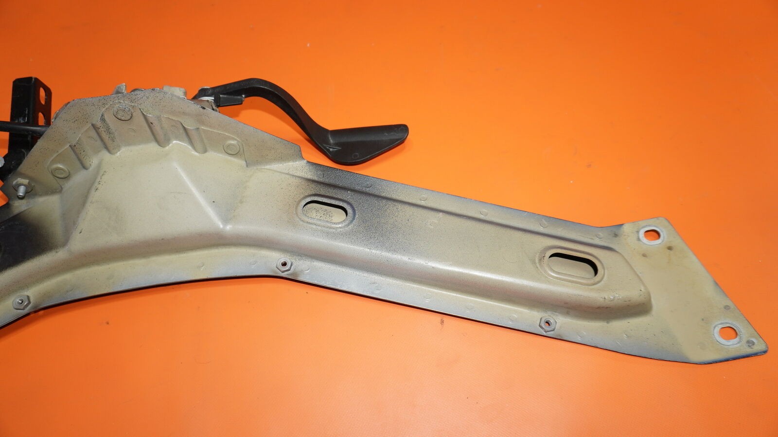 MASERATI QUATTROPORTE TIEBAR WITH LOCK 2005 2006 2007 2008 M139 OEM
