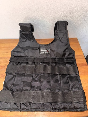 Suteng Sports Adjustable Weighted Workout vest (Fill w/ 30lb Sand Not Included)