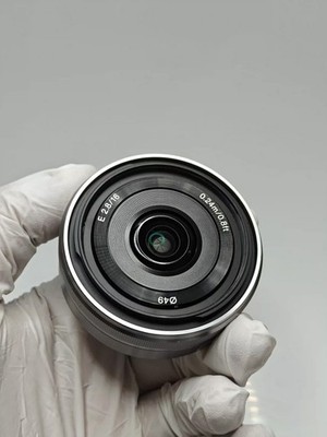 SONY SEL 16mm f2.8 Pancake E Mount Lens - Sliver